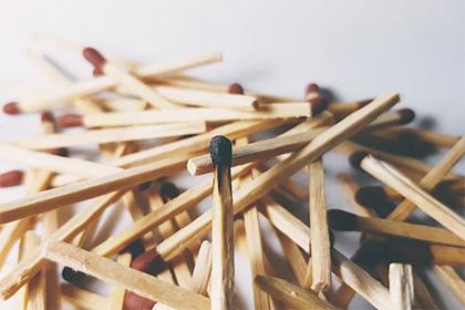 022年农历二月二十日出生五行缺金缺火的女孩名字"