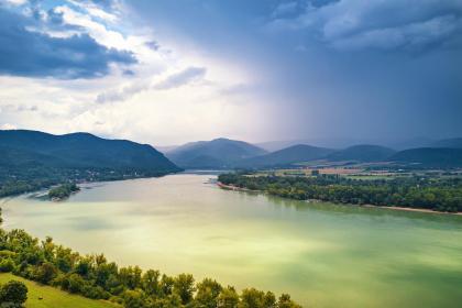 019年十月二十三出生的男孩怎么起名字，五行属什么"