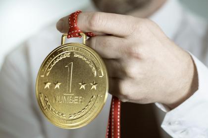 019年八月二十六出生的双胞胎男孩如何起名字好，五行属什么？"