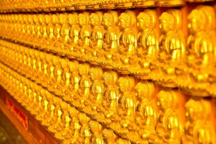 019年十月二十八出生的男孩怎样起名字，五行属什么"