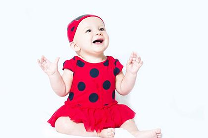 019年6月19号出生的双胞胎女孩如何起名，五行属什么？"