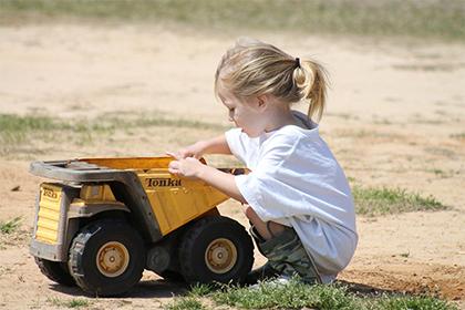 姓刘中间起什么名字寓意好？女孩姓刘如何起名？