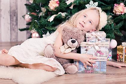 019年9月23号辰时出生的女孩怎么样取好名字，五行属什么"