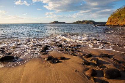 019年四月初二出生的双胞胎女孩起什么名字好听，五行属什么"