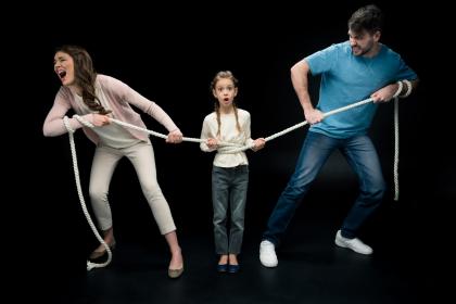 020年农历三月二十四日出生的女孩八字起名，起什么名字吉利？"