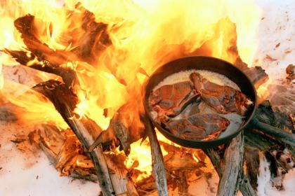 019年8月21号酉时出生的男孩怎么起名字，五行属什么"