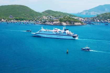 怎么为2019年7月19号申时出生的女孩起名，五行是什么？