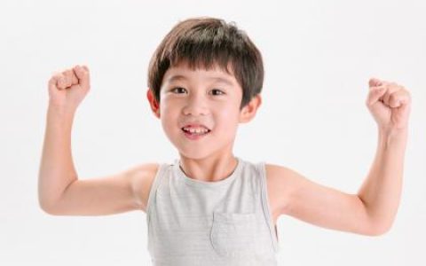 2019年八月初四出生的男孩如何起名字，五行属什么