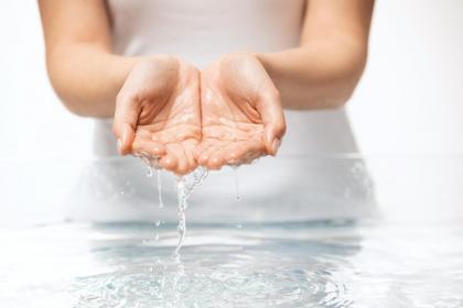 019年8月16号子时出生的女孩的五行属什么，推荐取名方法"