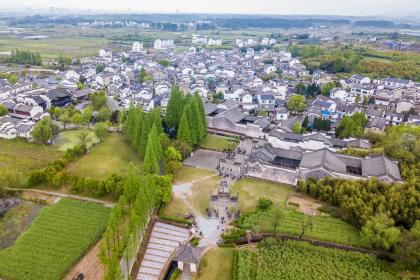 019年7月9号亥时出生的女孩起什么名字好，五行属什么？"