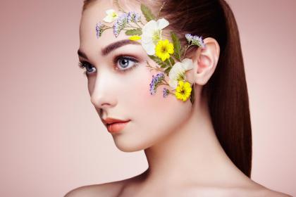 019年8月15号辰时出生的女孩推荐名字有什么，五行属什么"