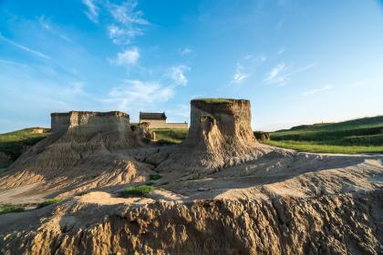 019年9月17号巳时出生的男孩如何起取个吉祥的名字，五行属什么"