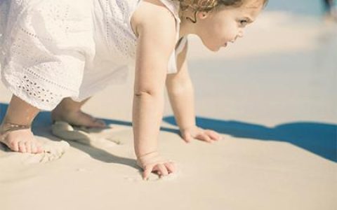 2019年8月26号子时出生的女孩五行属什么，如何起名字