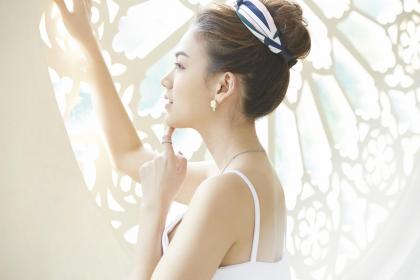 怎么为2019年农历腊月二十三出生八字五行缺金的女孩起名字？