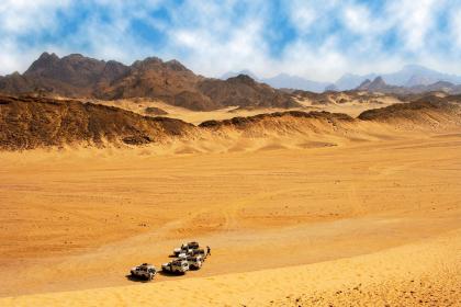 019年八月初四出生的双胞胎男孩怎么起名字，五行属什么？"