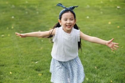 019年六月初九出生的双胞胎女孩起名推荐，五行属什么"